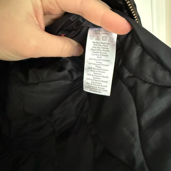 Everlane Renew Long Liner Coat in Black (M) - Picture 7 of 10